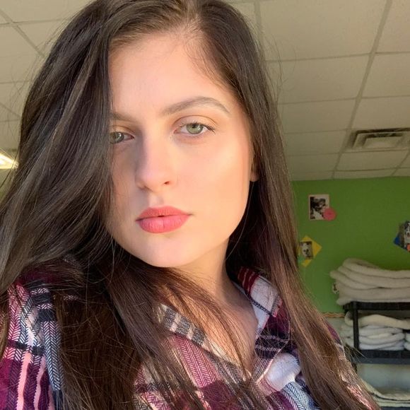 Meet your Posher, Ariel - Picture 1 of 1